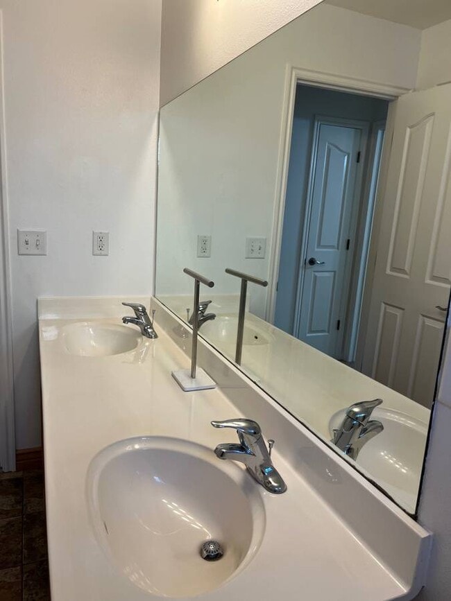 Photo - 879 Liberty Ln