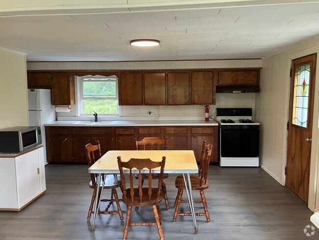 Building Photo - 6910 County Road 37 Unit Apartment 1