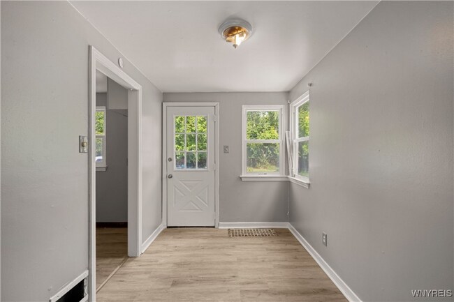 Photo - 714 Taunton Pl