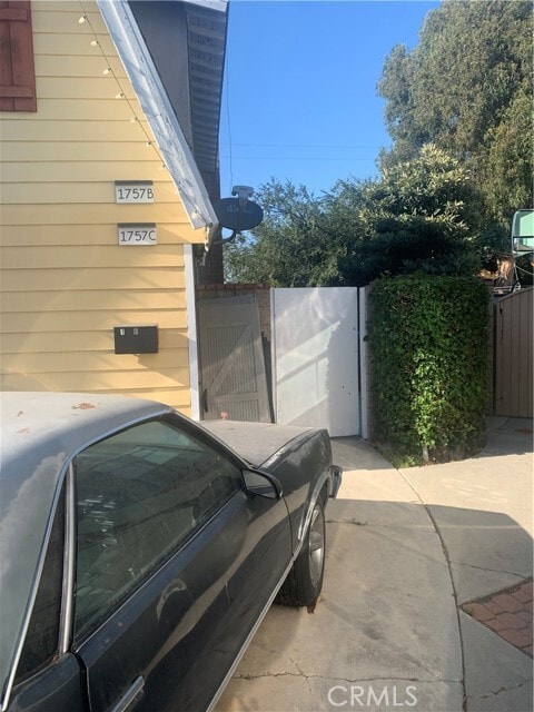 Building Photo - 1757 W Brentwood Pl Unit B Rental