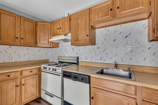 Photo - 1595 E 2nd St Unidad 2-# 2