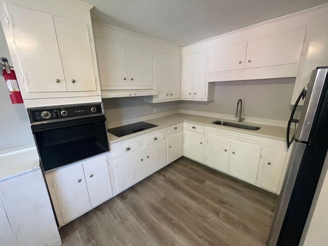 Photo - SH302-Chamberlain Oaks Apartments (CHO)