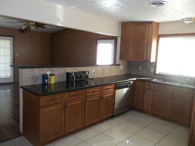 Photo - 6609 Golf Crest Dr