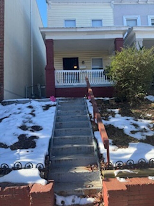 Beautiful Row Home for You! Washer/Dryer I... - Beautiful Row Home for You! Washer/Dryer I...