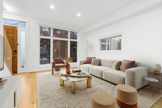 Photo - 1618 W Pierce Ave