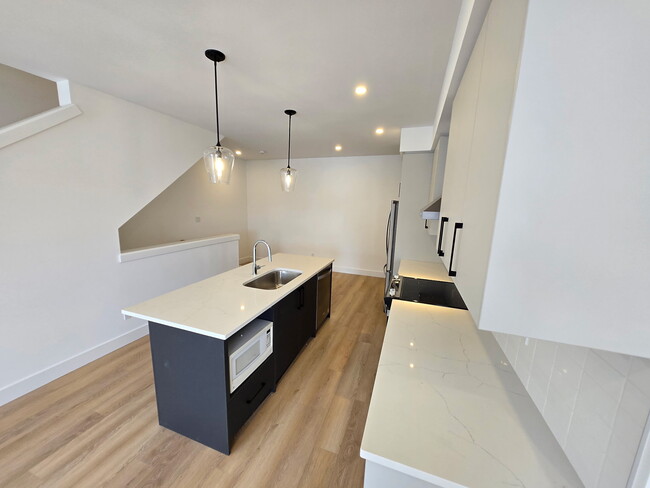 Building Photo - 4255 Lismer Ln