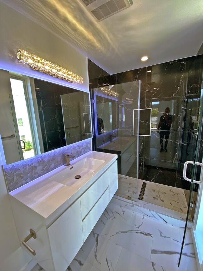 Photo - 4627 W 18th St