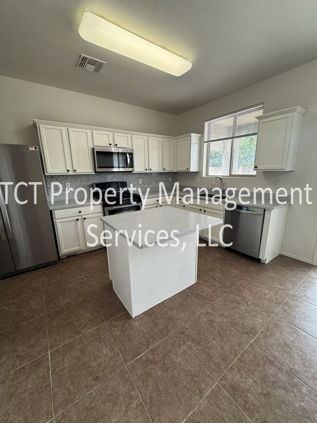 Photo - Beautiful 4 bedroom + loft in Johnson Ranch