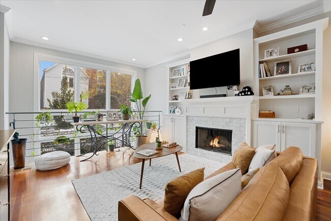 Photo - 1018 N Hermitage Ave Unit 1