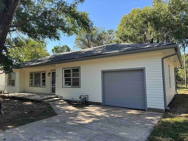 Building Photo - 1231 Shelden St