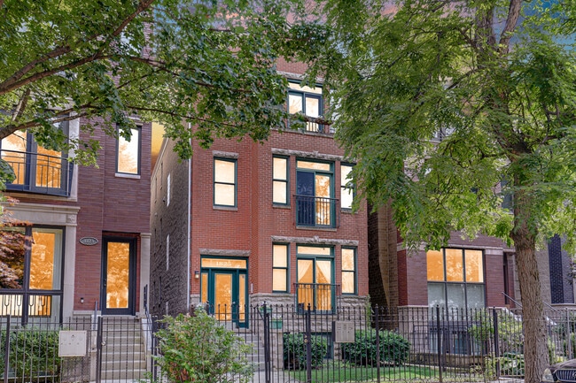 Building Photo - 1825 W Iowa St Rental