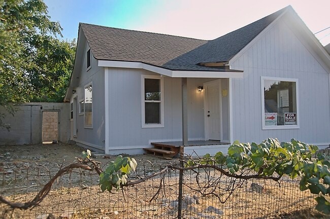 Photo - 407 W Pine St