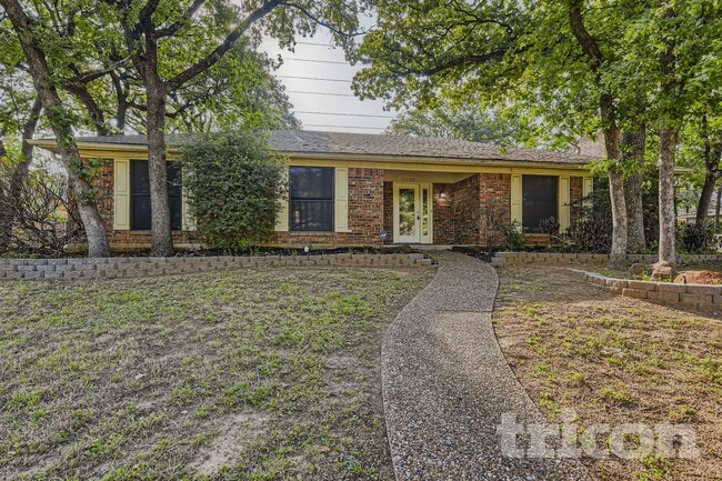 Photo - 2819 Hedgeway Dr