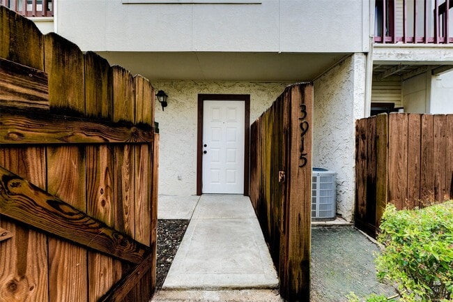 Photo - 3915 Tanglewilde St Unit 3915