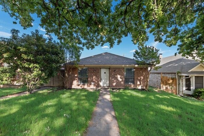 Building Photo - Quiet & Bright Home in Irving