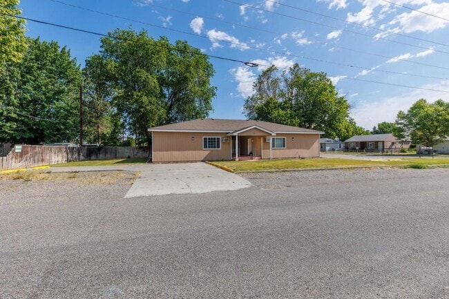 Photo - 920 W Entiat Ave