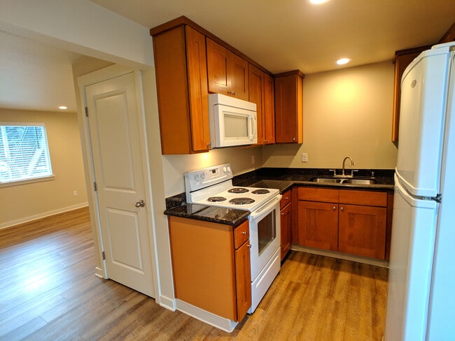 Built-in Microwave - 3318 S Chandler St