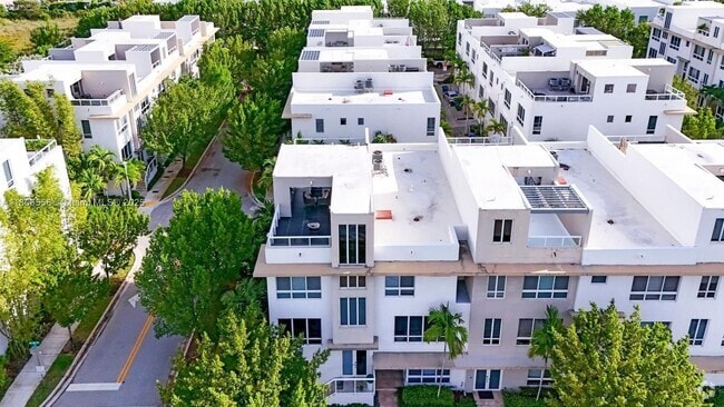 Building Photo - 10545 NW 66th St Rental