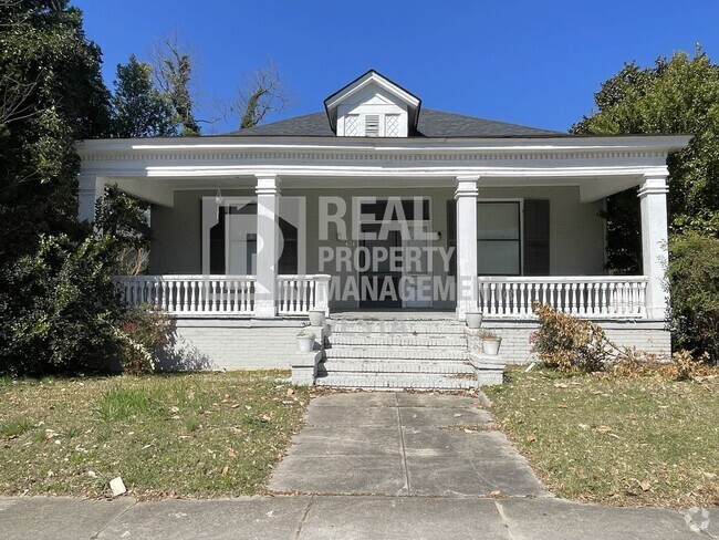 Building Photo - Spacious Home With Lots of Charm in Histor...