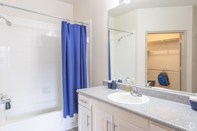 2 Br, Bathroom