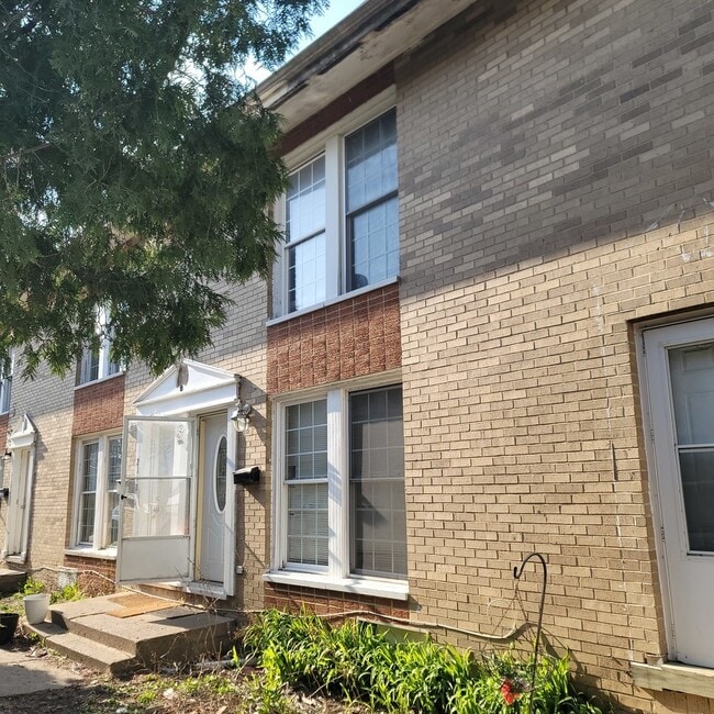 Photo - 2110 Hebron Ave