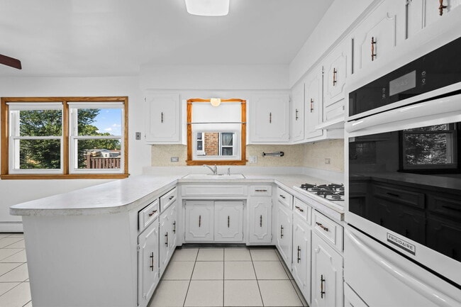 Photo - 5421 W Windsor Ave