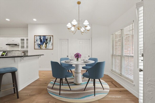 124 N Crosstimber Trail