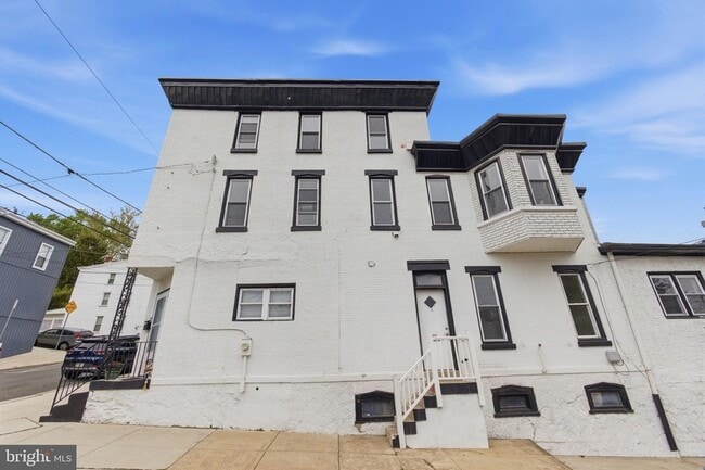 Photo - 213 Hermitage St