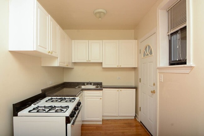 Photo - 1117 W Wellington Ave Unit J03P