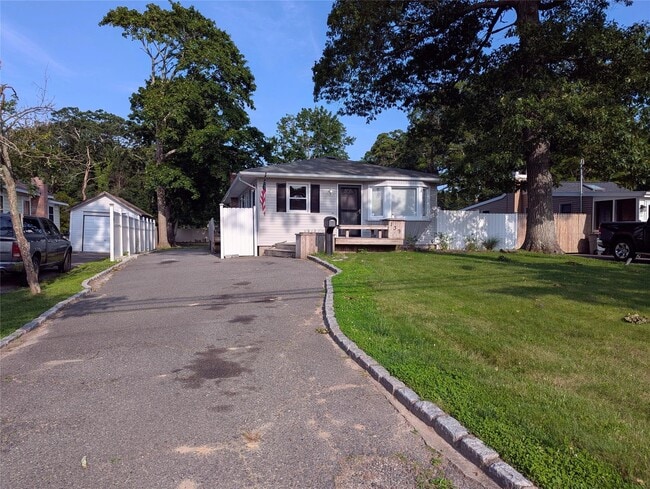 Photo - 139 Pine Neck Ave House