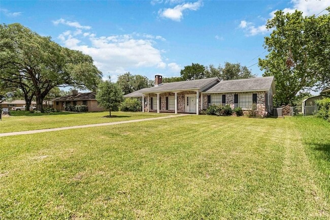 Photo - 730 N Sarah Jo St