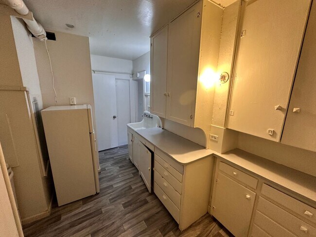 Photo - RENOVATED STUDIO WEST CENTRAL APARTMENT | HISTORIC BUILDING | PET FRIENDLY | AVAIL NOW Unidad 1425 1/2