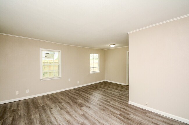 Photo - 713 Wafer St