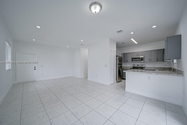 Photo - 14708 NE 7th Ave