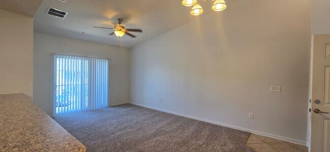 Photo - Coming Soon -Lease Break Speical with Move... Unidad 11