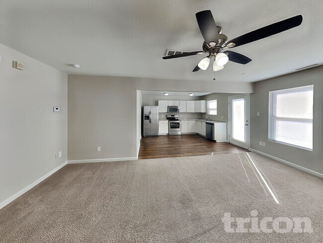 Photo - 908 Littleton Dr