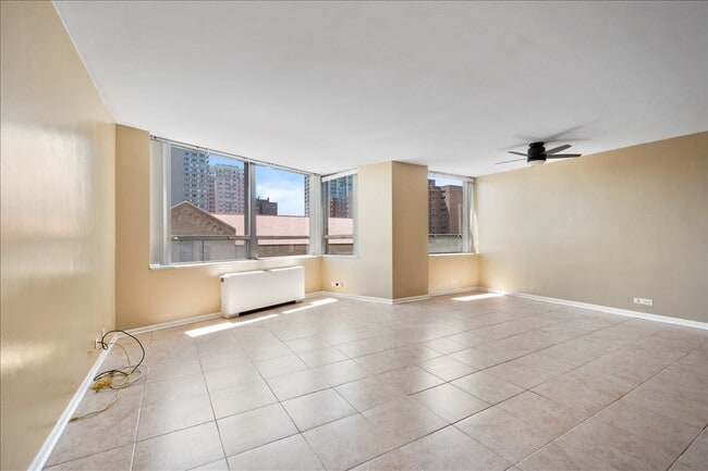 Photo - 5701 N Sheridan Rd