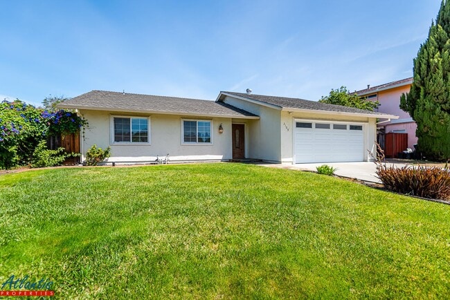 Building Photo - Lovely Single-Story Home | Prime Location