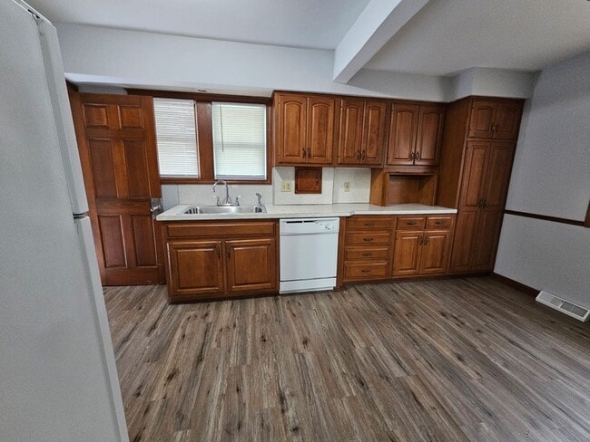 Photo - 614 W Gramercy Ave