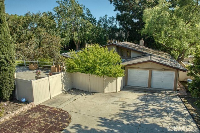 2234 E Hillcrest Dr