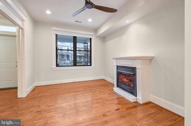 Photo - 728 Ingraham St NW