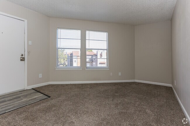 1BR, 1BA - 545SF - Living Room