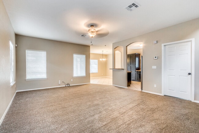 Photo - Gorgeous 4 Bedroom Home In Horizon with Refrigerated Air!