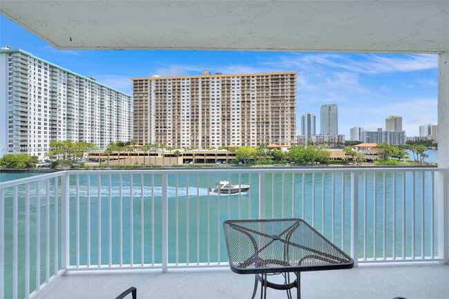 Photo - 4000 NE 169th St Unidad 501 Rental