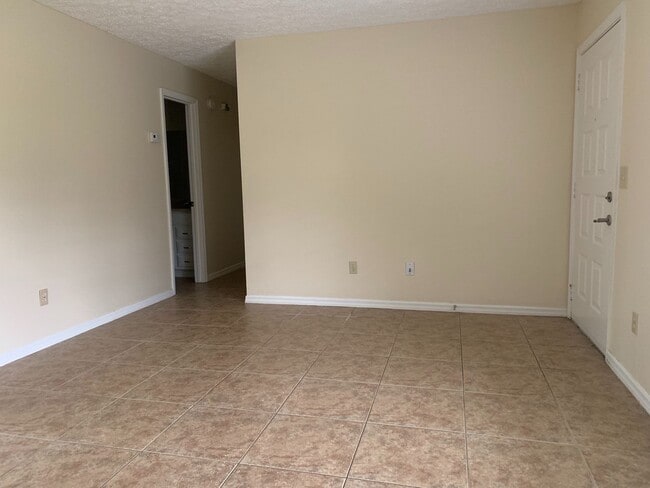 Photo - 3/2/1 Near Savona & California