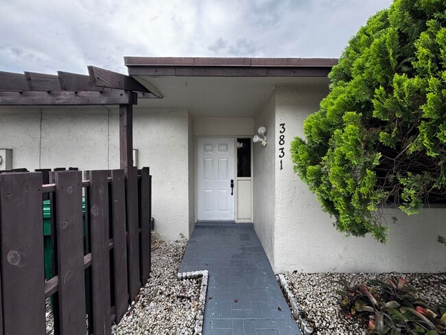 Building Photo - 3831 SW 69th Ave