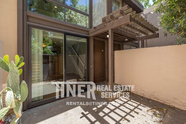 Spacious 1 Bedroom Condominium - Spacious 1 Bedroom Condominium Unit #9
