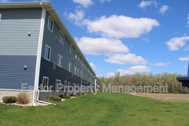 Photo - 561 S Elk St
