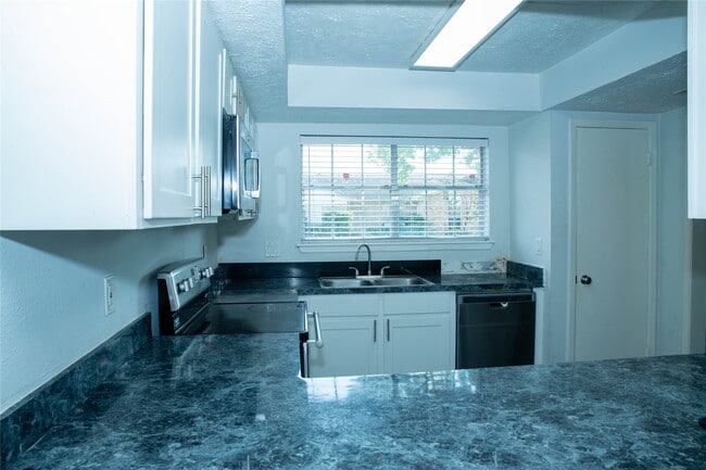 Photo - 6411 S Briar Bayou Dr