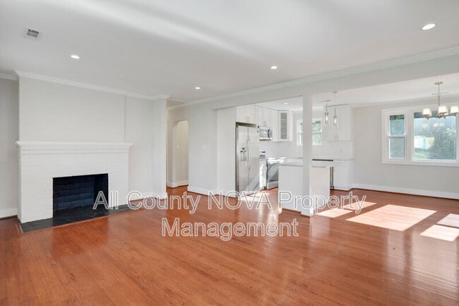 Photo - 4605 Henderson Rd